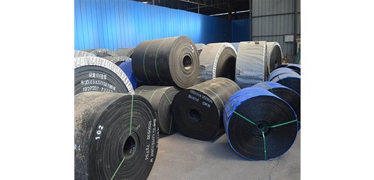 太原輸送帶廠家分享介紹：選購(gòu)皮帶機(jī)托輥，支架時(shí)應(yīng)注意什么？